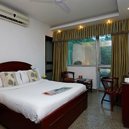 Oyo 367 Hotel Forest Green Нью-Дели Экстерьер фото