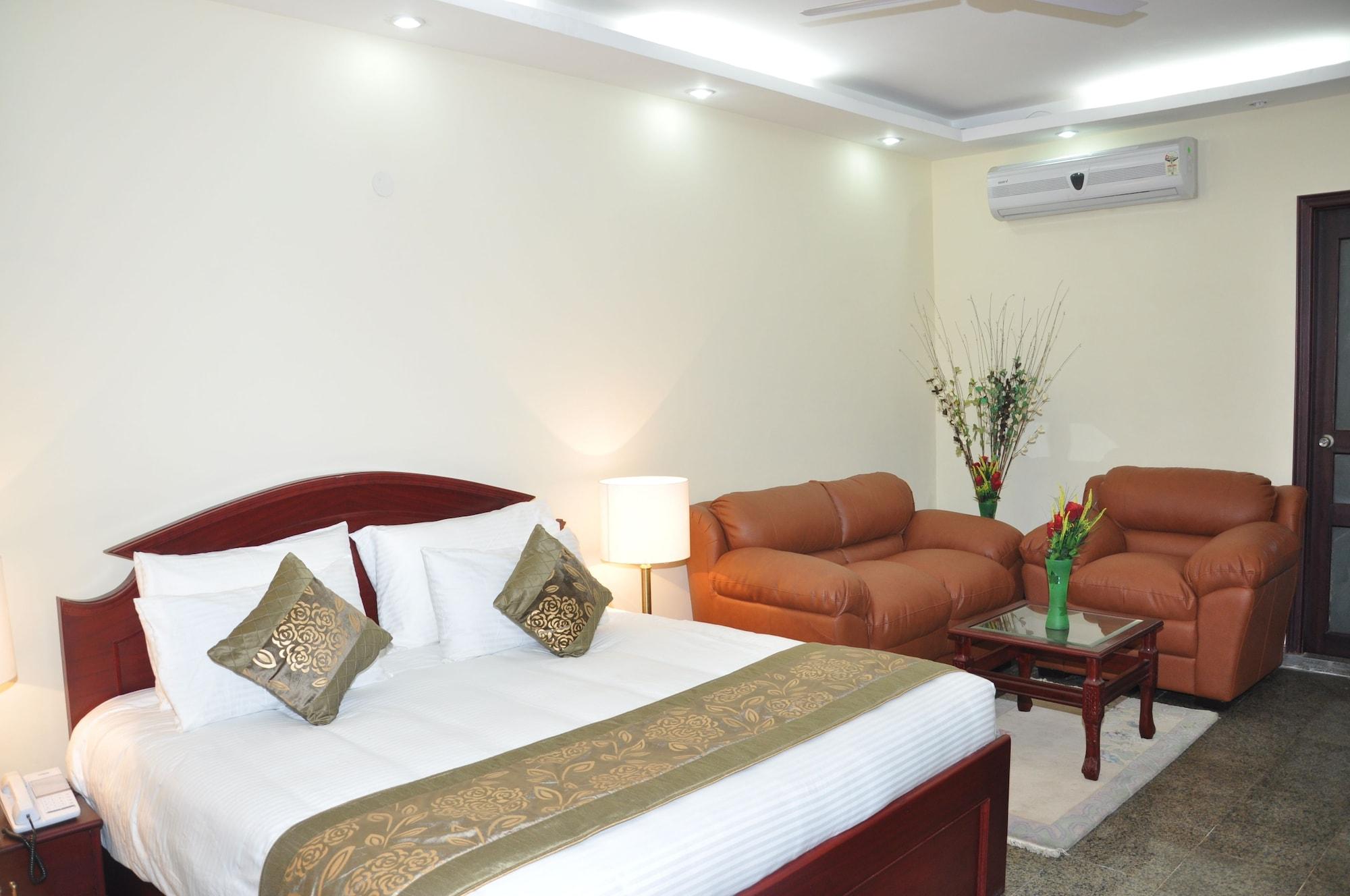 Oyo 367 Hotel Forest Green Нью-Дели Экстерьер фото