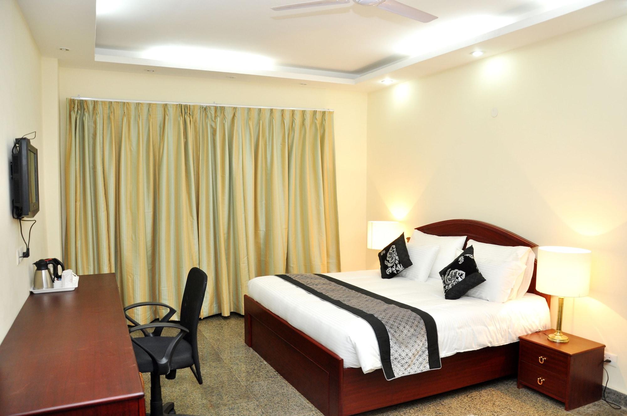 Oyo 367 Hotel Forest Green Нью-Дели Экстерьер фото