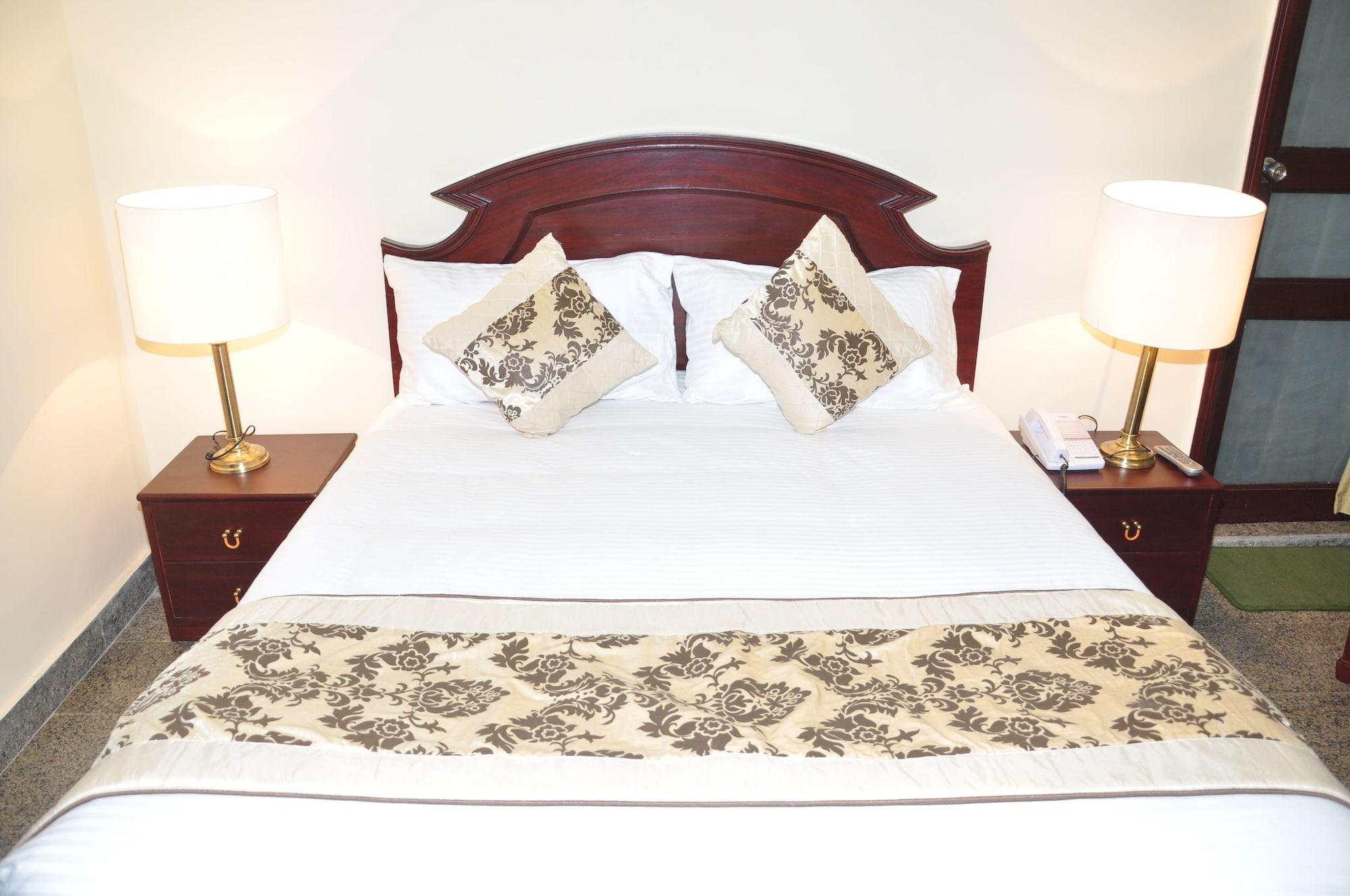 Oyo 367 Hotel Forest Green Нью-Дели Экстерьер фото