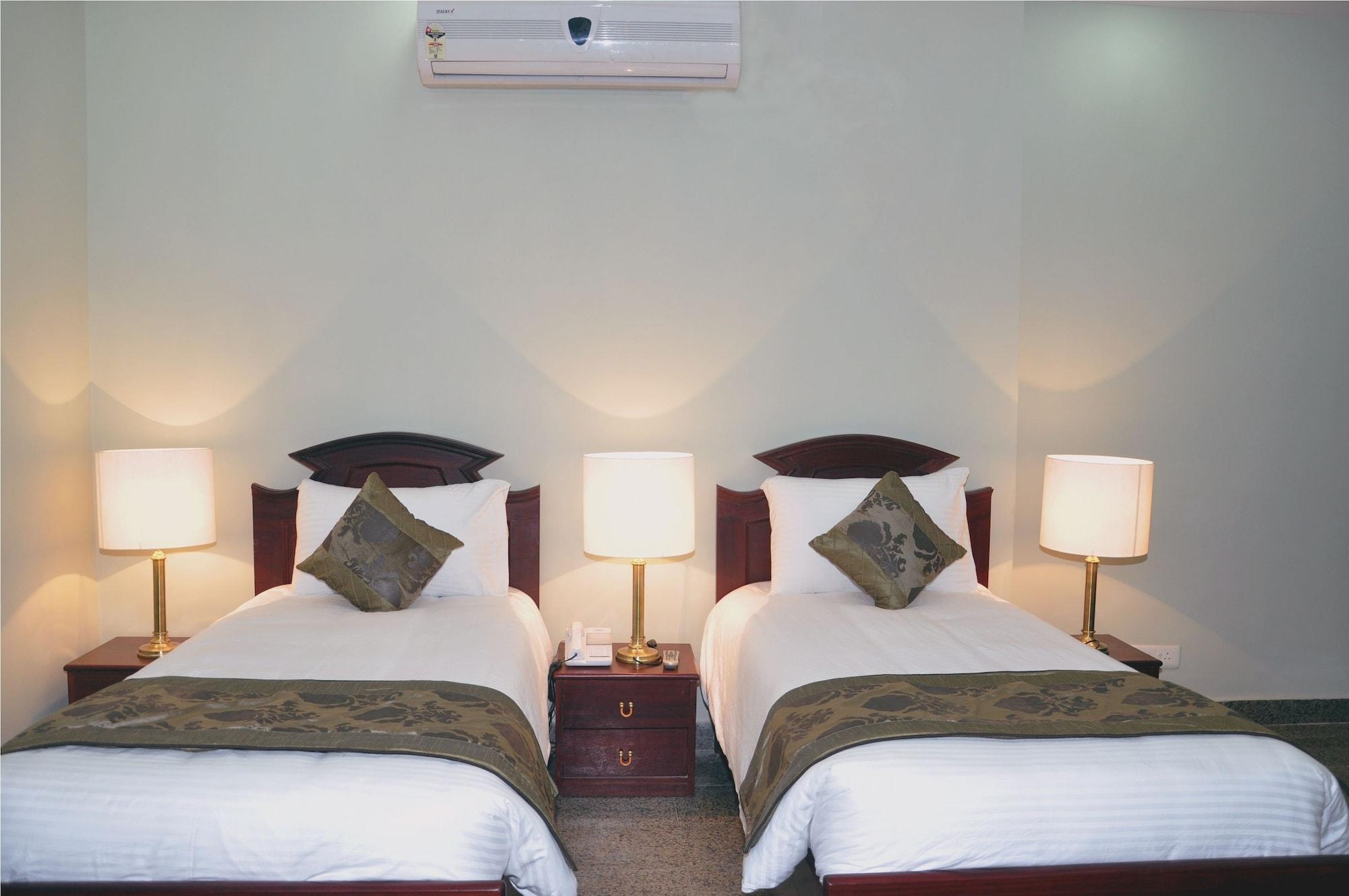 Oyo 367 Hotel Forest Green Нью-Дели Экстерьер фото