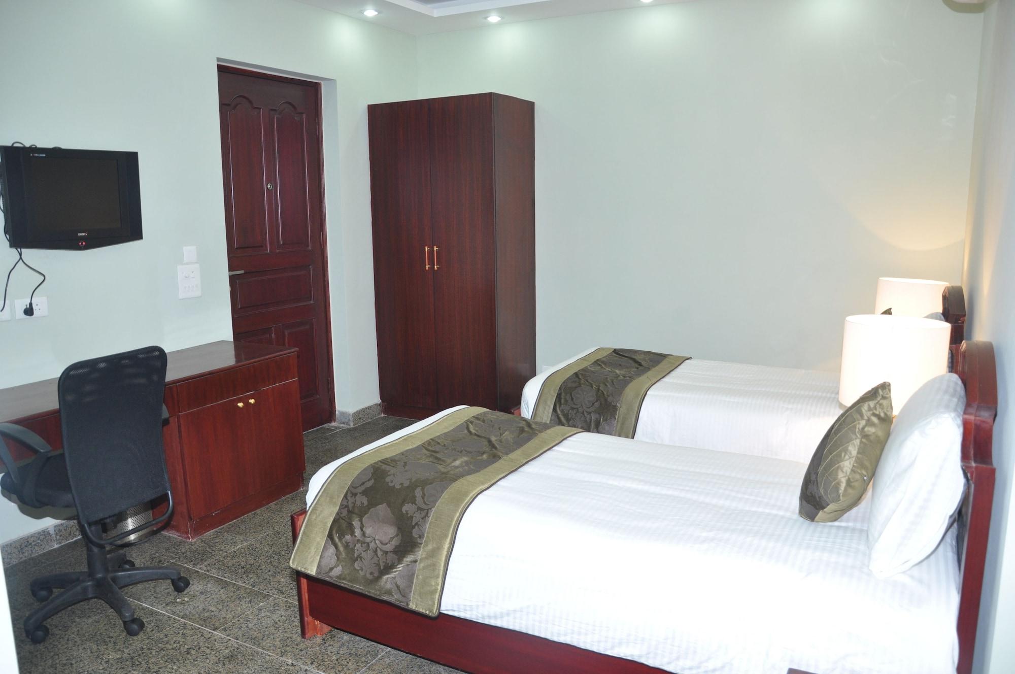 Oyo 367 Hotel Forest Green Нью-Дели Экстерьер фото
