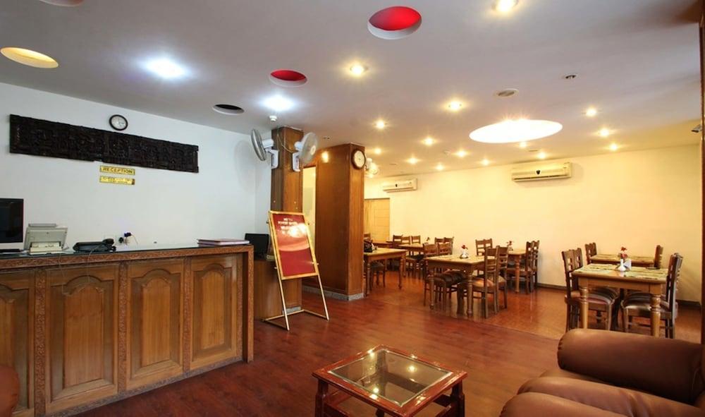 Oyo 367 Hotel Forest Green Нью-Дели Экстерьер фото