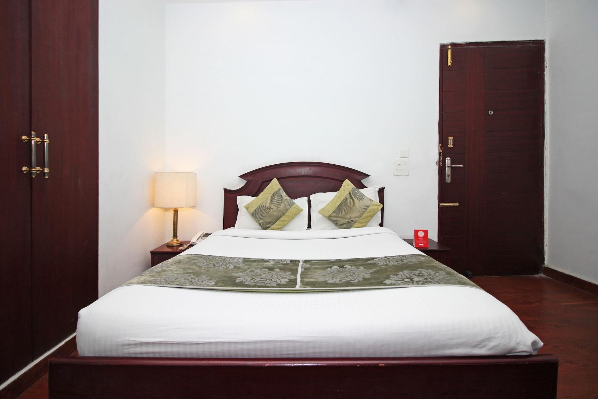 Oyo 367 Hotel Forest Green Нью-Дели Экстерьер фото