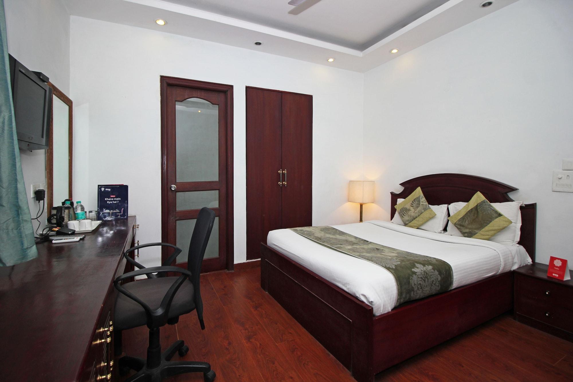 Oyo 367 Hotel Forest Green Нью-Дели Экстерьер фото
