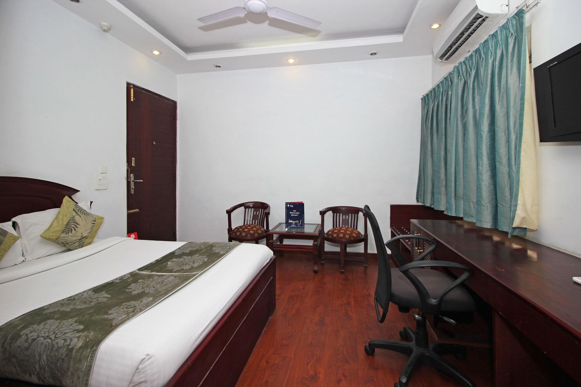 Oyo 367 Hotel Forest Green Нью-Дели Экстерьер фото