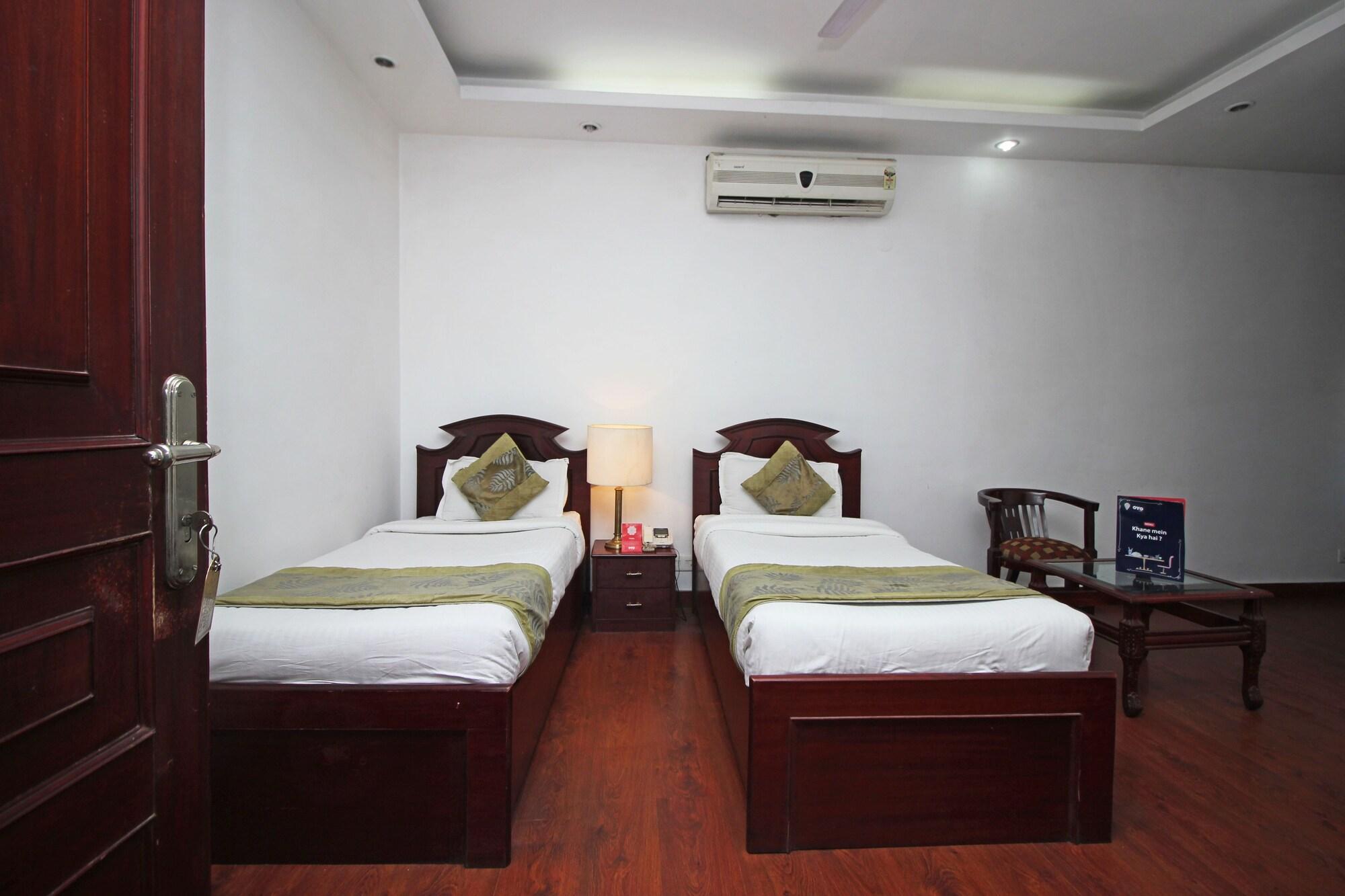 Oyo 367 Hotel Forest Green Нью-Дели Экстерьер фото