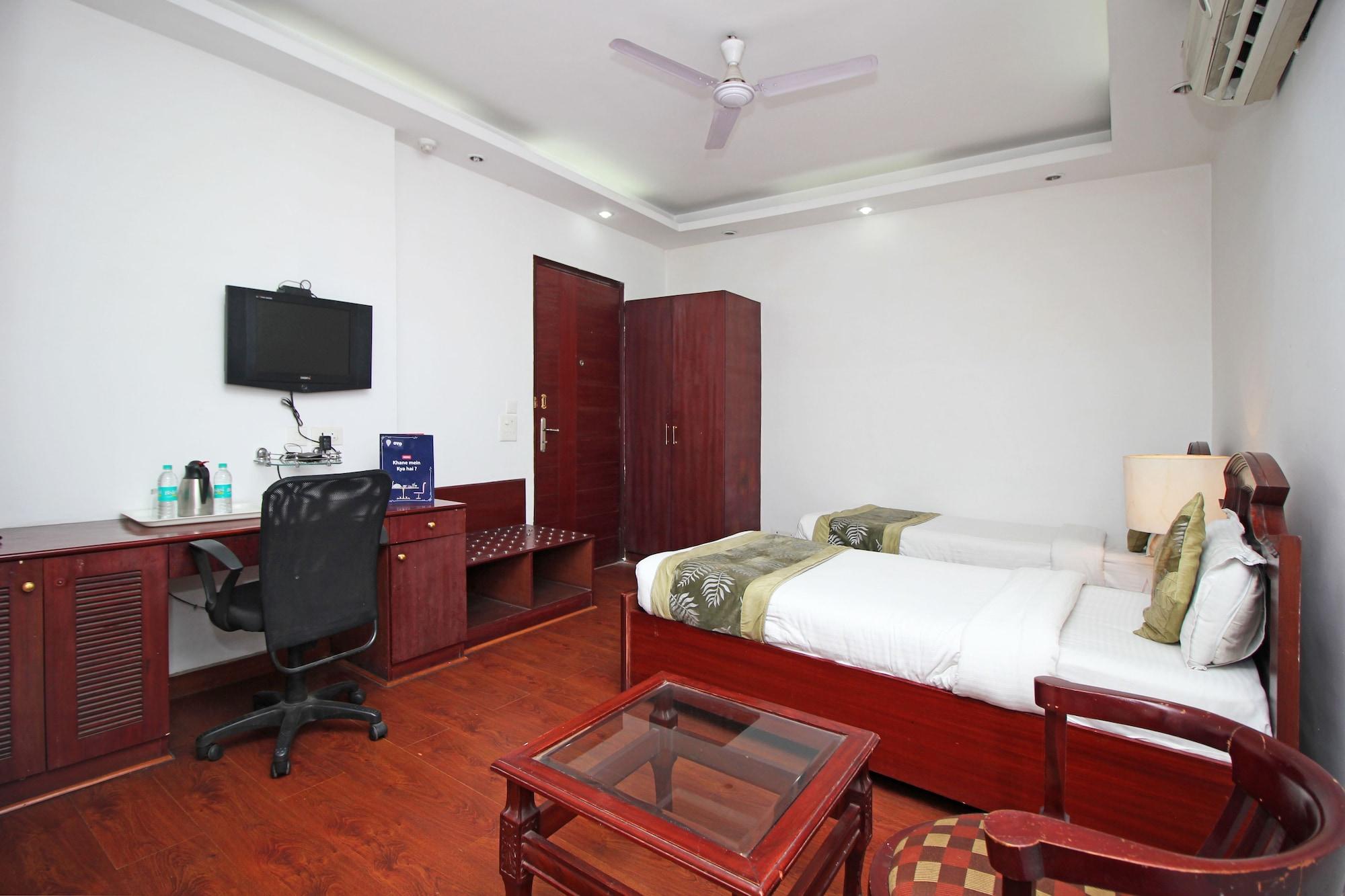Oyo 367 Hotel Forest Green Нью-Дели Экстерьер фото