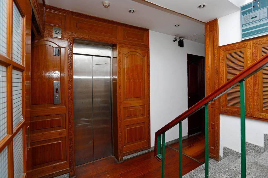 Oyo 367 Hotel Forest Green Нью-Дели Экстерьер фото