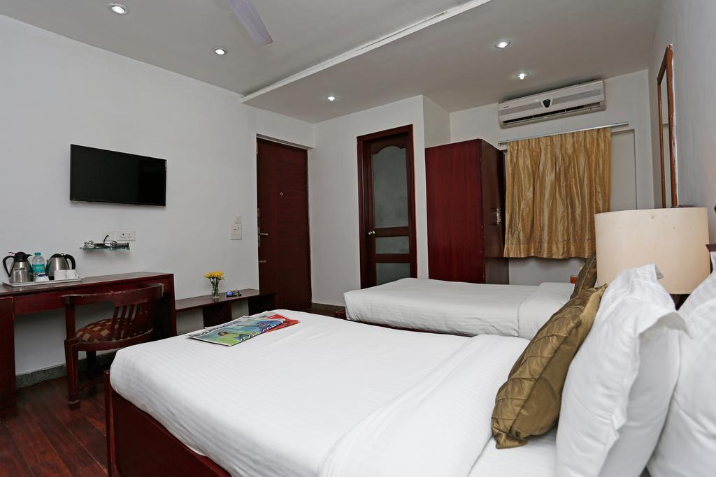 Oyo 367 Hotel Forest Green Нью-Дели Экстерьер фото