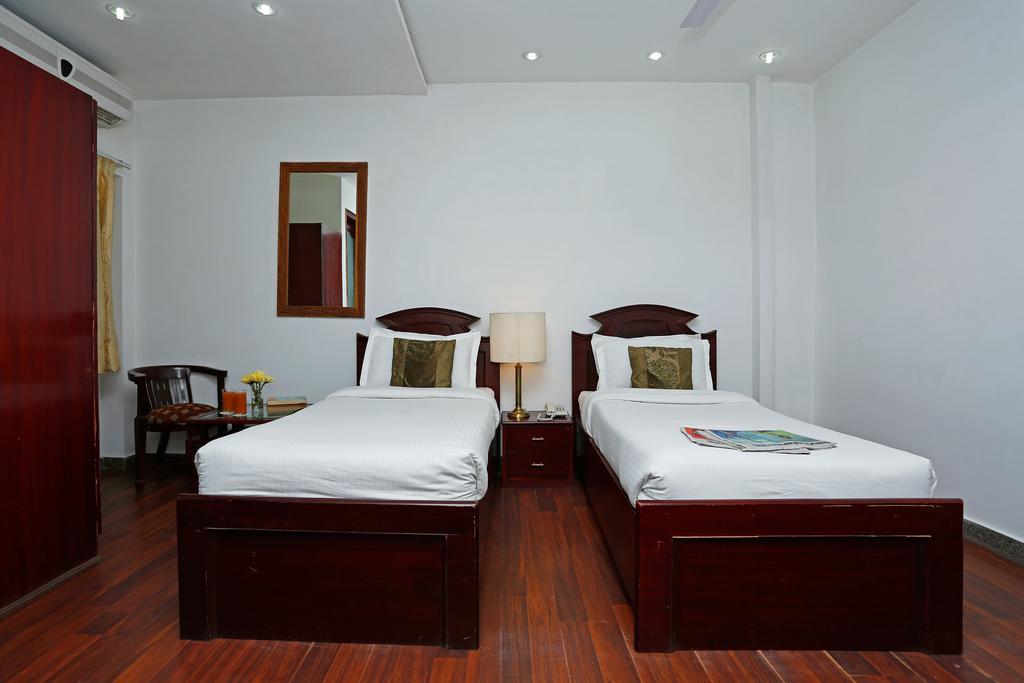 Oyo 367 Hotel Forest Green Нью-Дели Экстерьер фото