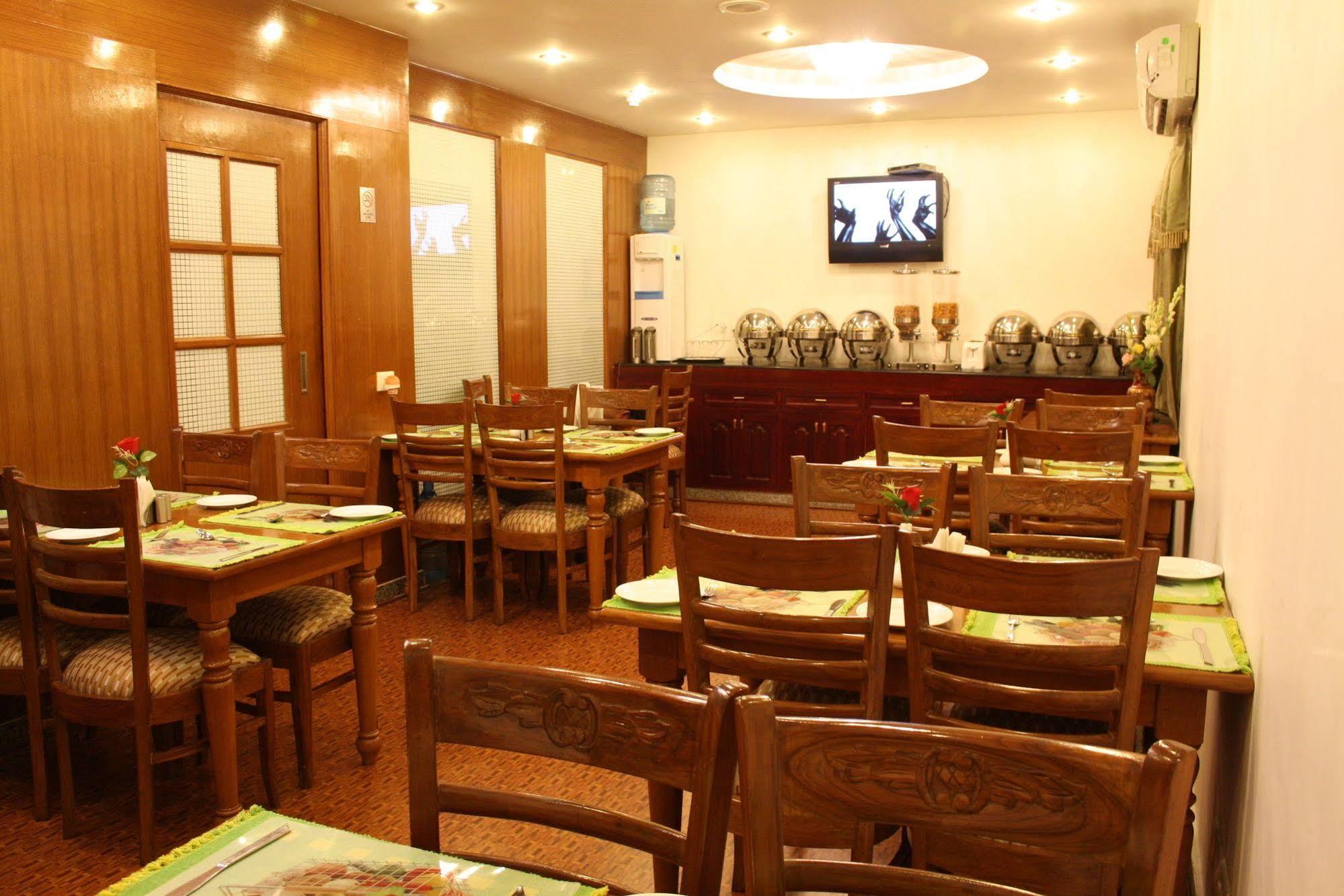 Oyo 367 Hotel Forest Green Нью-Дели Ресторан фото